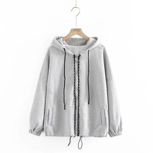 เสื้อมีฮู้ดระบายอากาศเปิดไหล่ตกออกแบบโลโก้พรีเมียมเสื้อมีฮู้ดสำหรับผู้หญิงเสื้อสวมหัวมีซิปผ้าคอตตอนออร์แกนิกมีสไตล์ - Product Image 1