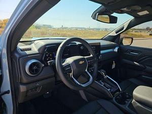 New /USED WHITE 2026 CHE VROLET COLORADO Z71 360 Rear Camera 31-40T Load Capacity Emission Diesel /GAS Automatic FOR SALE - Product Image 3