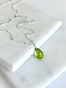 Collar de Peridoto de Verano en Forma de Lágrima con Cadena Satélite, para Usar en Capas, Tono Fresco y Brillante para Uso Diario, Plata de Ley 925, Piedra de Nacimiento de Agosto, Zing - Product Image 2
