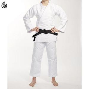 Uniforme de karaté de formation professionnelle Uniforme de karaté de haute qualité Uniforme de karaté en matériau durable - Product Image 2