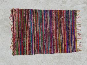 Alfombras de trapo de seda Sari ecológicas hechas a mano, multicolor, vibrante, lavable, tejido artesanal, algodón sostenible, seda Sari reciclada - Product Image 2