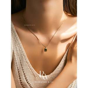 Collana con Pendente Quadrato Verde Oliva Placcato Oro 18K Impermeabile, Collana a Strati alla Moda, Regalo per Lei - Product Image 4