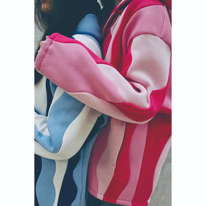 เสื้อฮู้ดดี้ผู้หญิงทรงหลวมแบบมีซิป ปักลาย แต่งผ้าสีผสมแบบแพทช์เวิร์ค ไหล่ตก ผ้าฟลีซ - Product Image 5