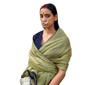 Belle blouse en organza douce Bollywood avec des empoignades lourdes sur un sari de style tissu de soie brodé Palau - Product Image 1