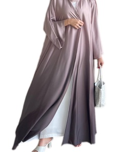 Vente en gros Abaya de luxe en satin pour femmes petite vêtements islamiques manches à volants inspiré de la soie traditionnelle musulmane de Turquie - Product Image 3