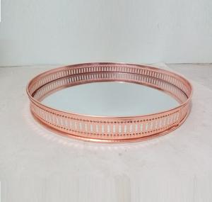 ถาดเสิร์ฟทรงกลมดีไซน์ทันสมัยทำจากทองแดงงานฝีมือโลหะสวยงามสำหรับตกแต่งบนโต๊ะแบบคลาสสิกสำหรับอาหารสุดหรู - Product Image 1