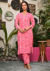 Ensemble Salwar Kameez en coton imprimé floral pour femmes, rose ethnique, pour fête d'été, avec kurta et pantalon mi-longs - Product Image 3