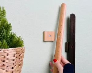 Chausse-pied en bois de designer haut de gamme avec long manche et accents métalliques, parfait pour un usage quotidien et facile à enfiler, provenant d'Inde - Product Image 4