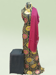 Robe somalienne de luxe en velours Maqbal Dirac, écologique, traditionnelle, noire, brodée de fleurs, douce et transparente, avec châle marron - Product Image 1