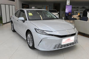 Berline à essence d'occasion 2026, automatique, 4 portes, véhicule de tourisme, état impeccable, pneus R18, sièges en cuir, importation, couleur foncée, 4L - Product Image 2