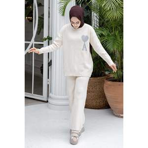 Ensemble 2 Pièces Pull Hijab Brodé Cœur Ecru - Product Image 5