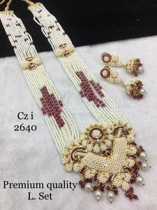 Ensemble audacieux et élégant Kundan Moissanite Collier parfait avec boucles d'oreilles Combo pour les événements et les occasions festifs de mariée - Product Image 4