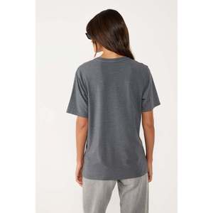 T-shirt basique ComfortFit pour femme, coupe classique, décontracté, 100 % coton, col rond, manches courtes, sans motif, disponible chez Mega Merchant - Product Image 6
