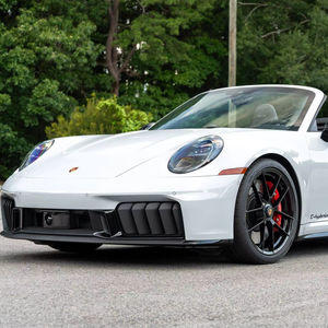 2025 911 Carrera 4 GTS Cabriolet 532 ch Hybride Turbo Flat-6, Transmission intégrale, Gris Glacé Métallisé - Product Image 1