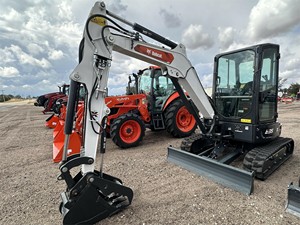 Excavadora hidráulica compacta con cabina cerrada para la venta, miniexcavadora Bobcat E35 con giro trasero cero, usada con suavidad, a la venta - Product Image 4