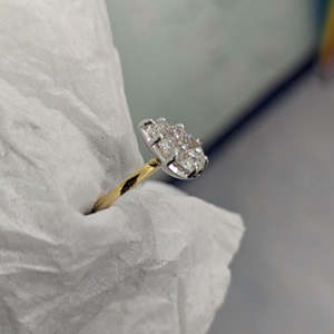 Bague de fiançailles pour femme en or bicolore avec diamant de laboratoire certifié IGI 3,00 ct, couleur D-E-F, pureté VVSVS, taille poire - Product Image 2