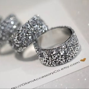 Anneau et support à serviettes en acrylique de qualité supérieure, nouveau style tendance, écologique, durable, en stock, couleur personnalisée, prix d'usine, provenance Inde - Product Image 1