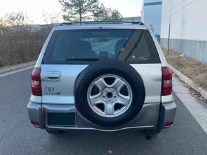 Toyota RAV4 Base 4WD 2005 / Disponible para la Venta con Bajo Kilometraje, Motor de Gasolina, Coche Usado en Perfecto Estado, Sin Accidentes ni Problemas - Product Image 3