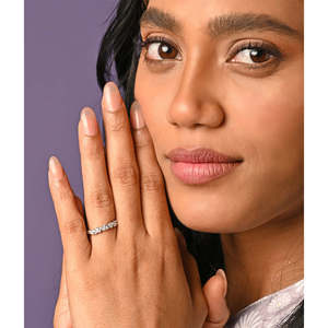 Anillo de Dedo Pequeño CLARA de Plata de Ley 925 con Circonita Corte Marquesa, Engaste Invisible, Geométrico, Baño de Rodio, Ajustable - Product Image 4