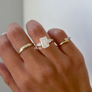 แหวนเพชรทรงเรเดียนท์คัท 3.0 กะรัต แบบสามเม็ด ผลิตในห้องปฏิบัติการ ดีไซน์หรูหรา สำหรับงานหมั้น เครื่องประดับชั้นดี ทองคำขาว ทองคำชมพู และทองคำเหลือง - Product Image 4