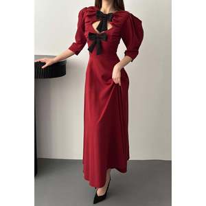 Vestido Largo Color Borgoña con Abertura Frontal y Detalle de Lazo - Borgoña - Product Image 4