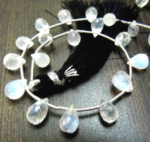 Cuentas de piedra lunar arcoíris genuinas, forma de gota facetada blanca con azul llamativo, tamaño de 4mm, Material de piedra de hebra de 8 pulgadas - Product Image 6