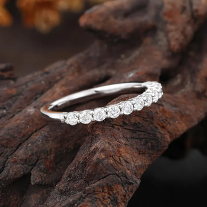 แหวนเพชรครึ่งนิรันดร์ดีไซน์ซ้อนได้เพื่อทุกการใช้งานที่มีสไตล์ - Product Image 3