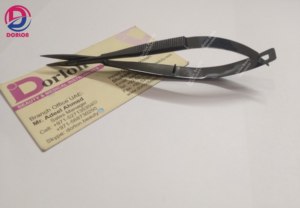 สีดําพลาสม่าเคลือบคิ้วตัดฤดูใบไม้ผลิกรรไกรฉลากส่วนตัวที่กําหนดเองมืออาชีพระบําบัดผมบนใบหน้าปรับแต่งกรรไกรคิ้ว - Product Image 2