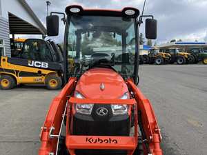 Tracteur compact haut de gamme 2022 LX3310HSDC avec cabine, transmission hydrostatique et moteur diesel de 30,8 CV - Product Image 4