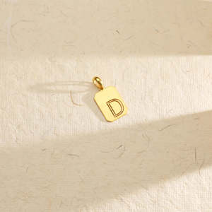 Colgante de Oro con el Letra D - Amuleto de Joyería Fina - Product Image 1