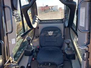 Case 1845C d'occasion et neuf Petite chargeuse frontale à glissement avec seau Mini chargeuse à glissement à vendre Fourni par USA 2016 - Product Image 2