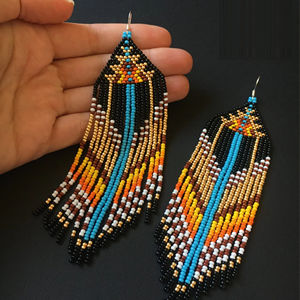 Pendientes colgantes de cuentas de semillas étnicas multicolores de diseñador para mujeres y niñas, ropa de fiesta y boda a la moda - Product Image 1