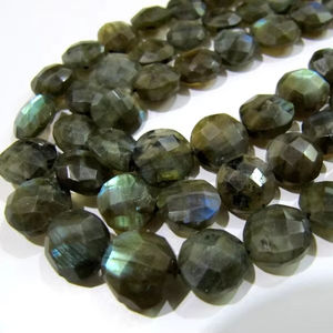 Briolette con forma de moneda de labradorita natural, cuentas de 10-18mm, hebras llamativas azules, 8,5 pulgadas de largo - Product Image 1