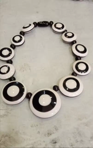 สร้อยคอจี้ลูกปัดเรซินทั้งหมดทนทานดีไซน์ไม่ซ้ำใครผลิตจากอินเดียชุดรูปแบบศิลปะลูกปัดสีล่าสุดสำหรับงานแต่งงาน - Product Image 3