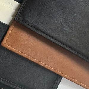 กระเป๋าสตางค์หนังสีทึบสไตล์วินเทจเปิดปิดแบบสั้นปักลาย - Product Image 6