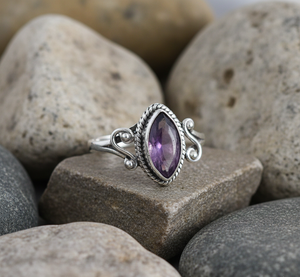 Bague en argent sterling 925 faite à la main, style classique, sertie d'améthyste, pour fiançailles, mariage, anniversaire, cadeau d'anniversaire - Product Image 5