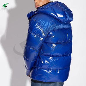 Veste matelassée pour hommes personnalisée OEM vente en gros de conception rembourrée style matelassé léger et durable veste d'hiver en plein air vêtements - Product Image 2