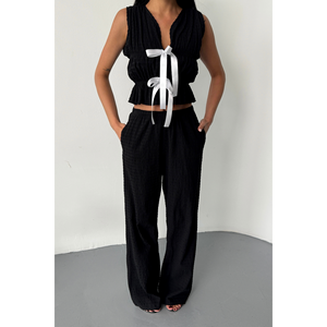 Conjunto de Blusa y Pantalón Negro para Mujer GOFRE con Detalle de Lazo - Product Image 4