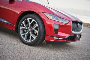 2020 Jaguar I Pace EV400 394hp DualMotor AWD con suspensión neumática Dirección izquierda Célula de combustible en su mayoría sin modificar en venta AE - Product Image 2