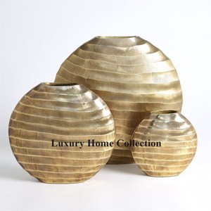 Macetas y jarrones minimalistas de forma redonda, Juego de 3 macetas de jardín y centro de mesa de diseño llamativo de Color dorado - Product Image 1