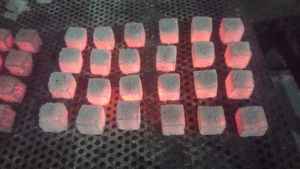 Fabriquées spécifiquement pour la chicha et le narguilé, ces briquettes sont en charbon de bois naturel issu de coques de noix de coco, produits d'Indonésie. - Product Image 4