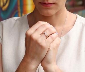 Banda redonda de eternidad con Ajuste de canal Moissanite, anillos finos originales, conjunto de Canal, banda de apilamiento de anillo de eternidad de corte redondo - Product Image 3