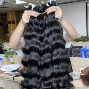 Trama vietnamita de pelo ondulado natural alineado con cutícula 100% al por mayor, trama Remi única de cabello humano crudo y sin procesar de Vietnam - Product Image 2