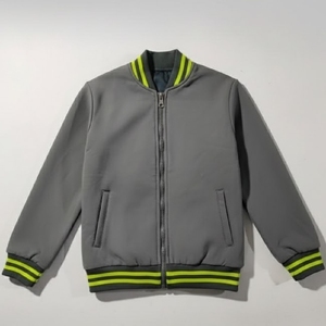 Chaqueta Varsity Moderna para Hombre en Gris Carbón, Estilo Bomber con Cierre Completo y Detalles en Verde Neón, Talla y Diseño Personalizados - Product Image 1
