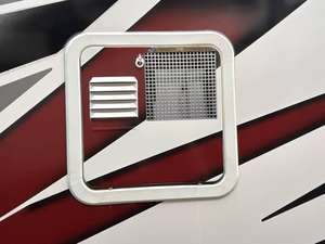 2022 Used T-h-o-r Windsport 31C Adjustable Camping Cruiser Rooftop Camper Euro 6 4-6 Persons One Bedroom Refrigerator Kitchen - Product Image 3