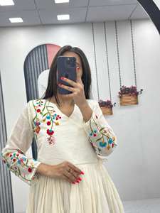 Lanzamiento de nuevo diseñador Party Wear Look Top Garara Plazzo y Dupatta Frocks Fabric Sof Cotton Work Heavy Thread Bordado - Product Image 2