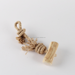 Jouet à mâcher en bois de café pour chien, écologique, fabriqué au Vietnam, conception durable pour une utilisation quotidienne et un soutien aux soins bucco-dentaires. - Product Image 1