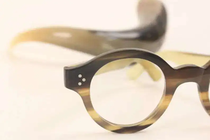 Lunettes de soleil durables en corne de buffle naturelle |   Lunettes en corne de bœuf faites à la main avec un design classique et élégant, verres polarisés, unisexe - Product Image 4