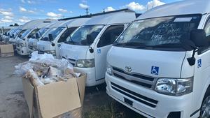 HIACE d'occasion 2000-2024, traction avant, automatique, 15 places, régulateur de vitesse adaptatif, sièges en cuir, transmission intégrale, caméra 360°, phares halogènes, jantes R18, fourgon, bus de transport - Product Image 6