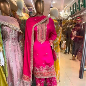 Dernier design de haut de gamme en soie chinon brodé de sequins et de fils avec bordure en dentelle, haut avec pantalon et dupatta pour les occasions de mariage - Product Image 1